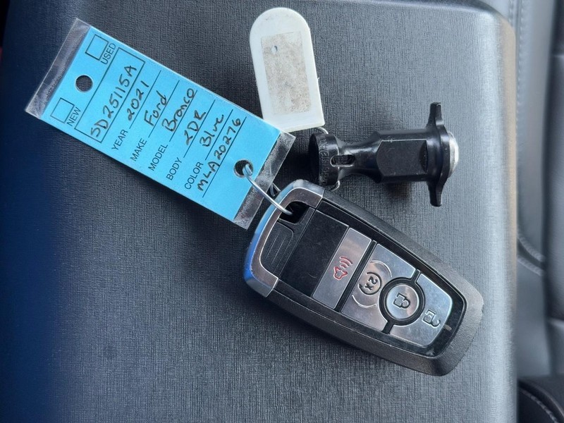 Ford Bronco Vehicle Full-screen Gallery Image 25