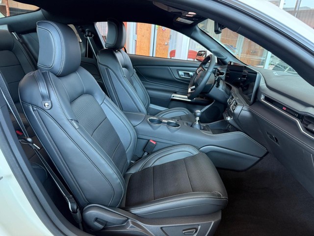 2025 Ford Mustang GT Premium - Photo 8