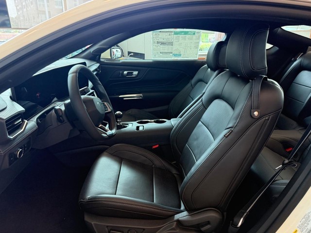 2025 Ford Mustang GT Premium - Photo 11