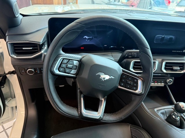 2025 Ford Mustang GT Premium - Photo 13