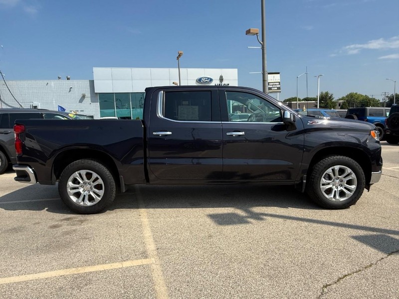 Chevrolet Silverado 1500 Vehicle Full-screen Gallery Image 02