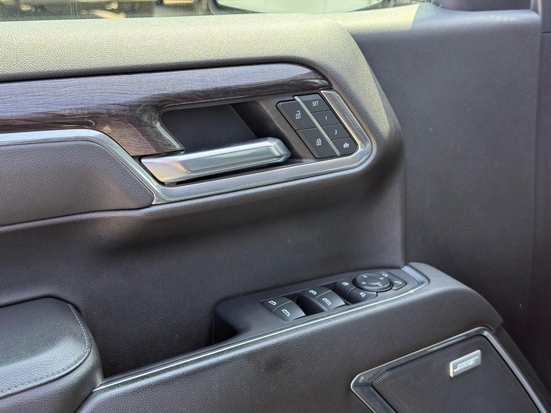 Chevrolet Silverado 1500 Vehicle Full-screen Gallery Image 09