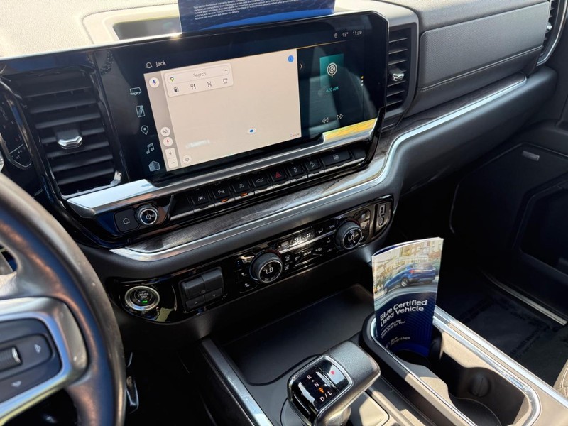 Chevrolet Silverado 1500 Vehicle Full-screen Gallery Image 16