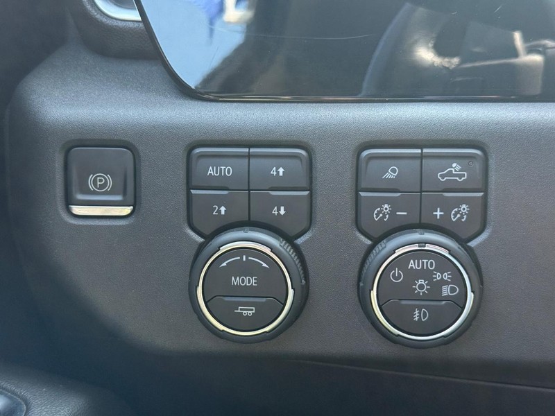 Chevrolet Silverado 1500 Vehicle Full-screen Gallery Image 20