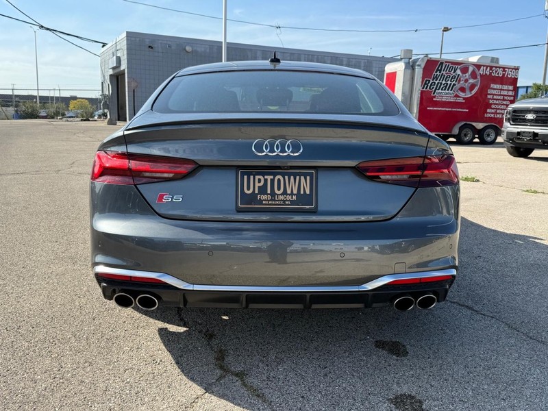 Audi S5 Sportback Vehicle Full-screen Gallery Image 04