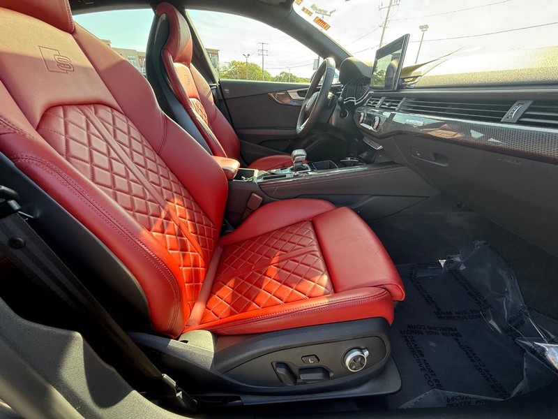 Audi S5 Sportback Vehicle Full-screen Gallery Image 07