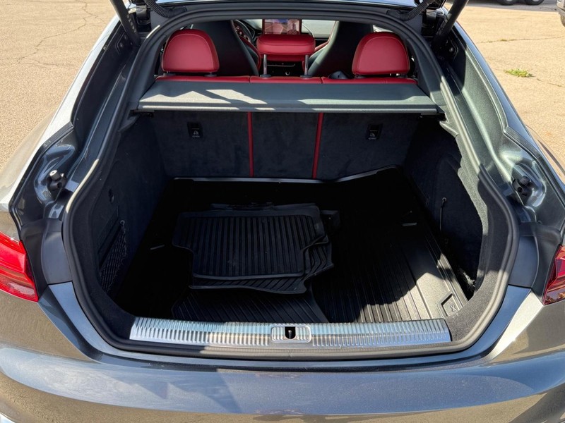 Audi S5 Sportback Vehicle Full-screen Gallery Image 08