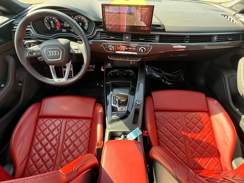 Audi S5 Sportback Vehicle Full-screen Gallery Image 11