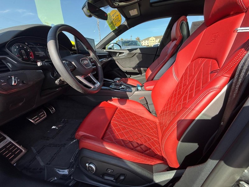 Audi S5 Sportback Vehicle Full-screen Gallery Image 12