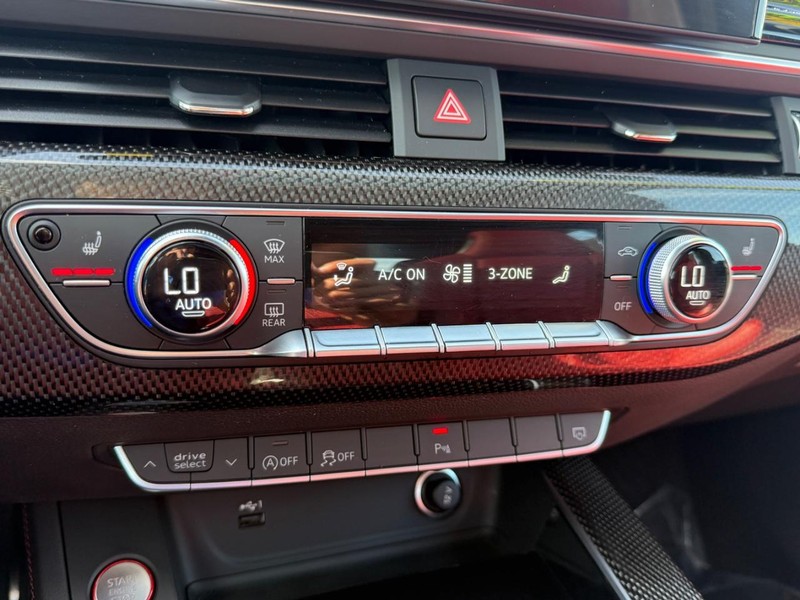 Audi S5 Sportback Vehicle Full-screen Gallery Image 26