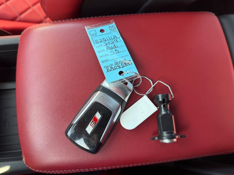 Audi S5 Sportback Vehicle Full-screen Gallery Image 27