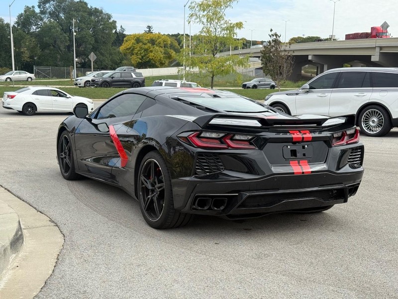 Chevrolet Corvette Vehicle Full-screen Gallery Image 05