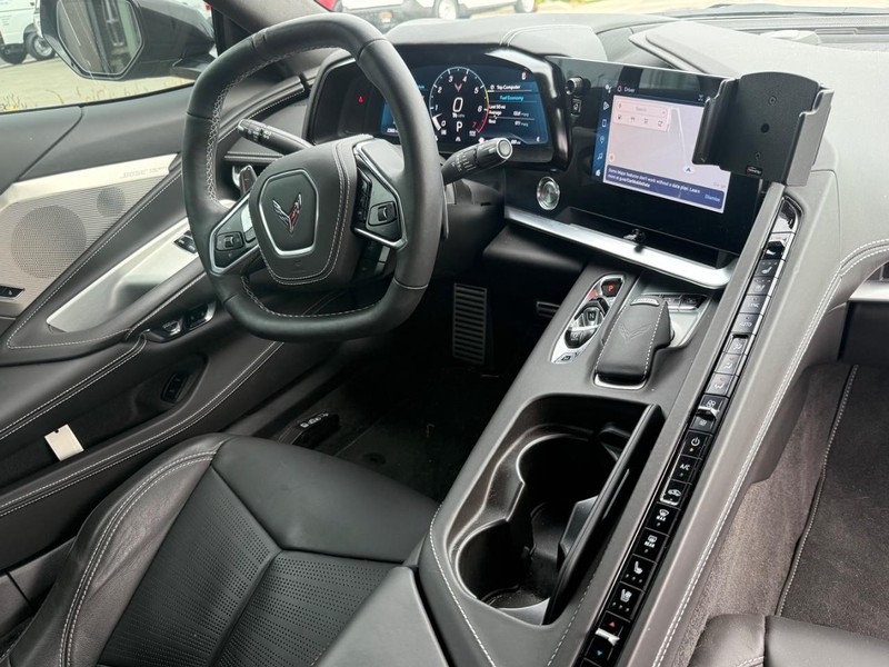 Chevrolet Corvette Vehicle Full-screen Gallery Image 07