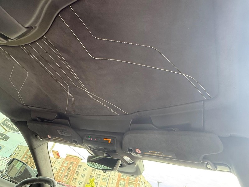 Chevrolet Corvette Vehicle Full-screen Gallery Image 08