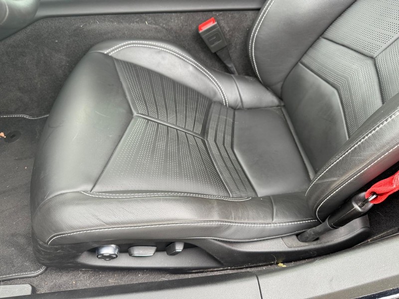 Chevrolet Corvette Vehicle Full-screen Gallery Image 11