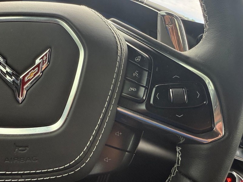 Chevrolet Corvette Vehicle Full-screen Gallery Image 13