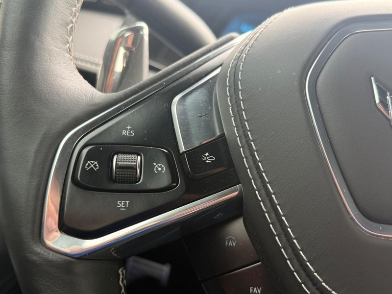 Chevrolet Corvette Vehicle Full-screen Gallery Image 14