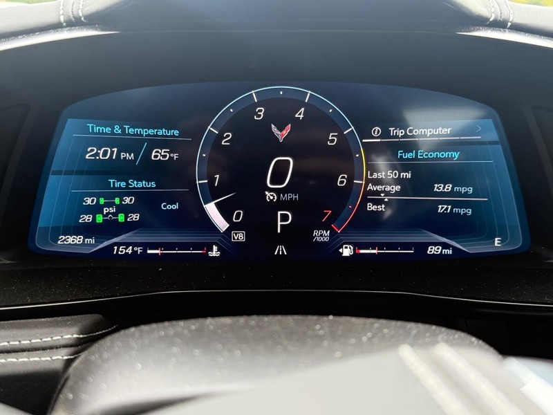 Chevrolet Corvette Vehicle Full-screen Gallery Image 17