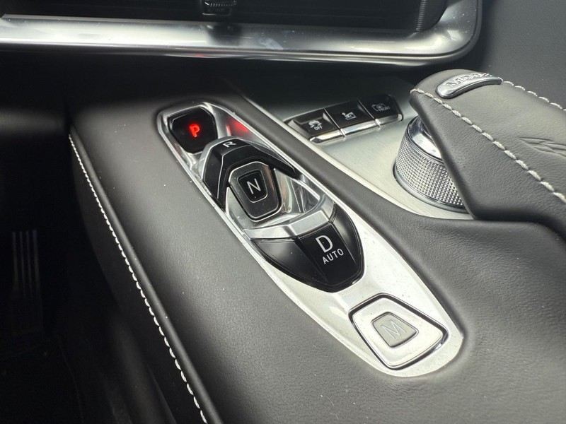 Chevrolet Corvette Vehicle Full-screen Gallery Image 18