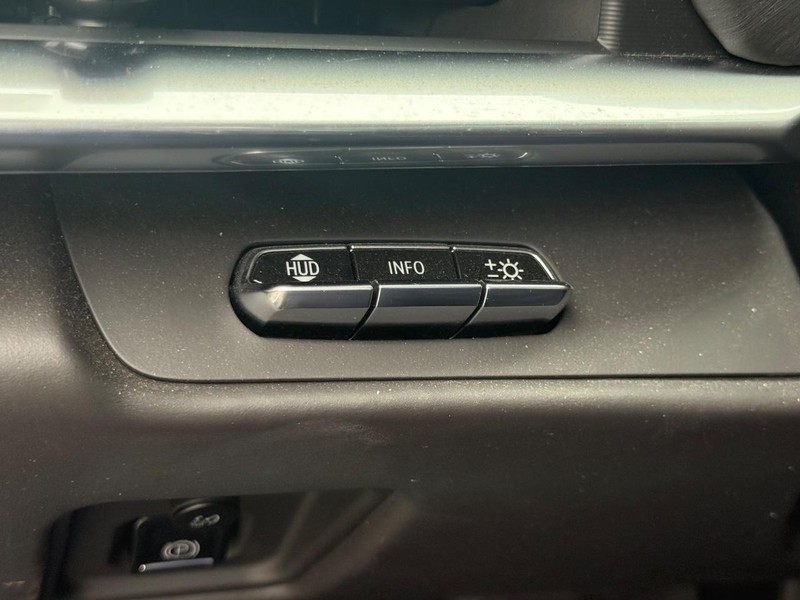 Chevrolet Corvette Vehicle Full-screen Gallery Image 21