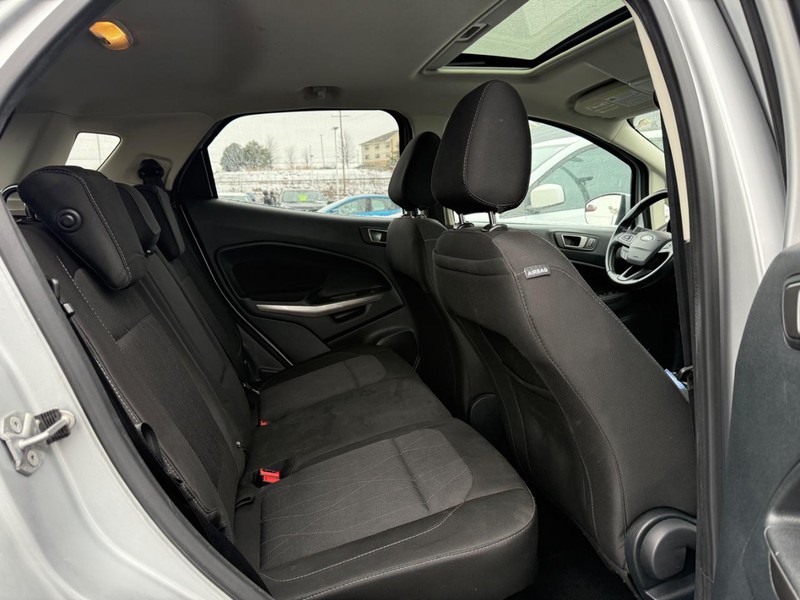 Ford EcoSport Vehicle Full-screen Gallery Image 10