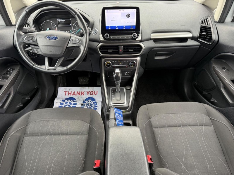 Ford EcoSport Vehicle Full-screen Gallery Image 12