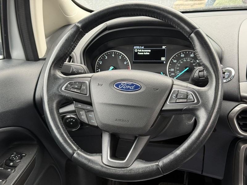 Ford EcoSport Vehicle Full-screen Gallery Image 13