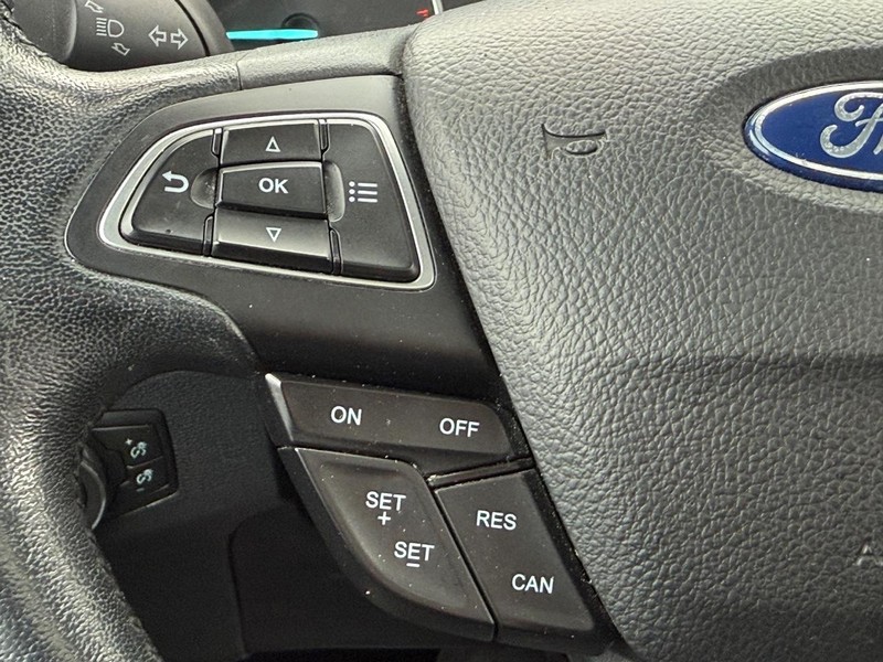 Ford EcoSport Vehicle Full-screen Gallery Image 14