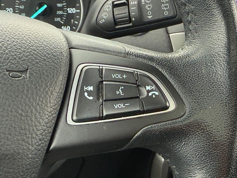 Ford EcoSport Vehicle Full-screen Gallery Image 15