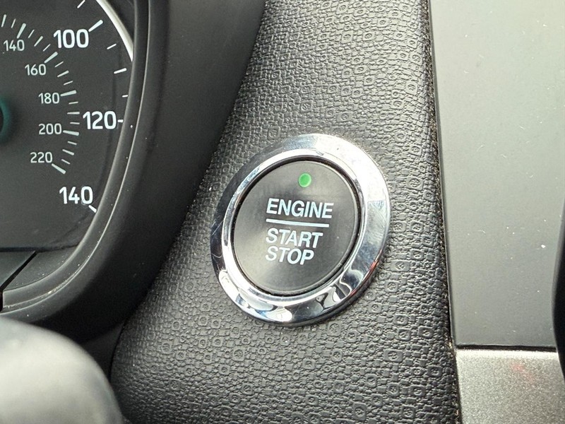 Ford EcoSport Vehicle Full-screen Gallery Image 16