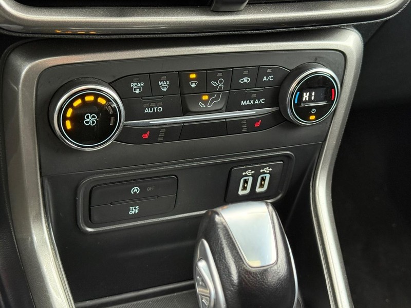 Ford EcoSport Vehicle Full-screen Gallery Image 19