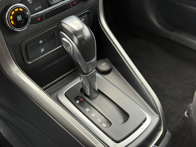 Ford EcoSport Vehicle Full-screen Gallery Image 20