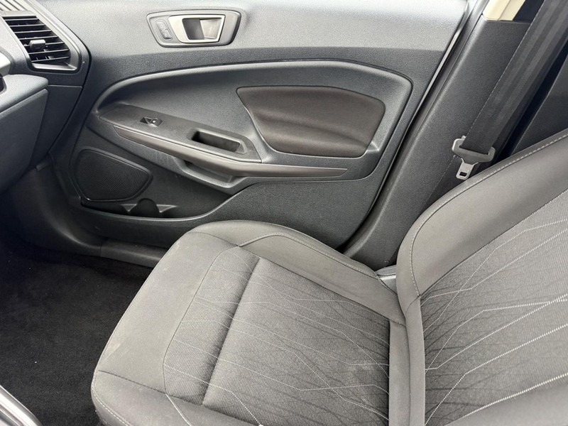 Ford EcoSport Vehicle Full-screen Gallery Image 21