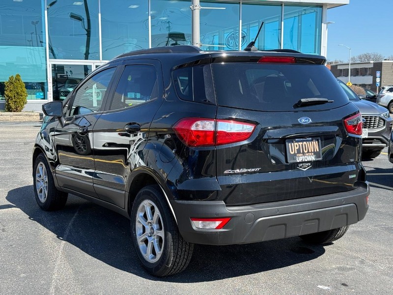 Ford EcoSport Vehicle Full-screen Gallery Image 05