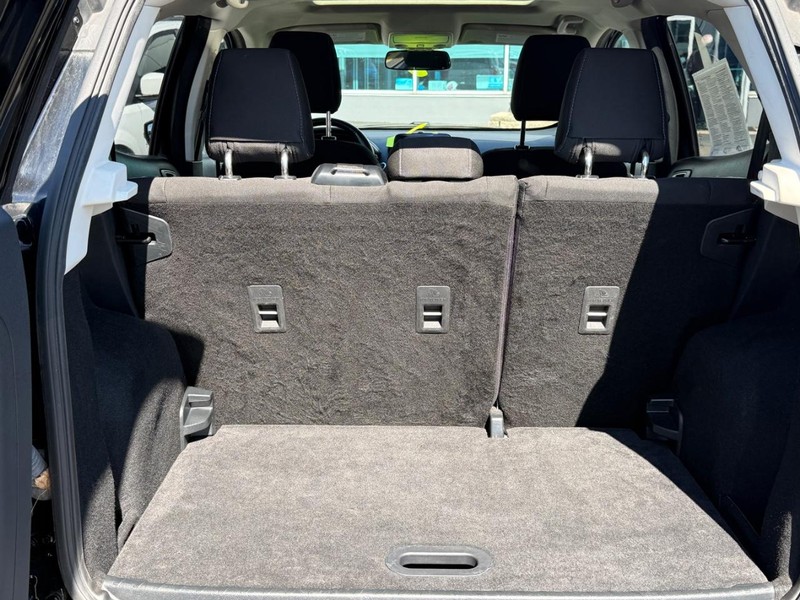 Ford EcoSport Vehicle Full-screen Gallery Image 06