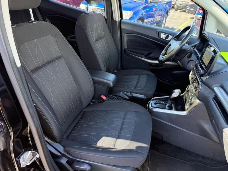 Ford EcoSport Vehicle Full-screen Gallery Image 07