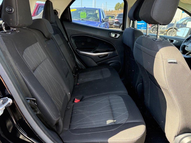 Ford EcoSport Vehicle Full-screen Gallery Image 08
