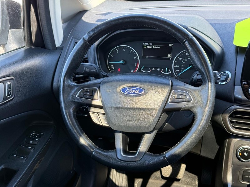 Ford EcoSport Vehicle Full-screen Gallery Image 10