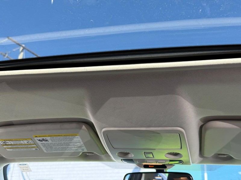 Ford EcoSport Vehicle Full-screen Gallery Image 11