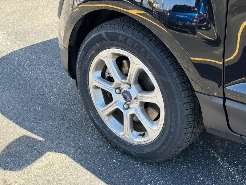 Ford EcoSport Vehicle Full-screen Gallery Image 12