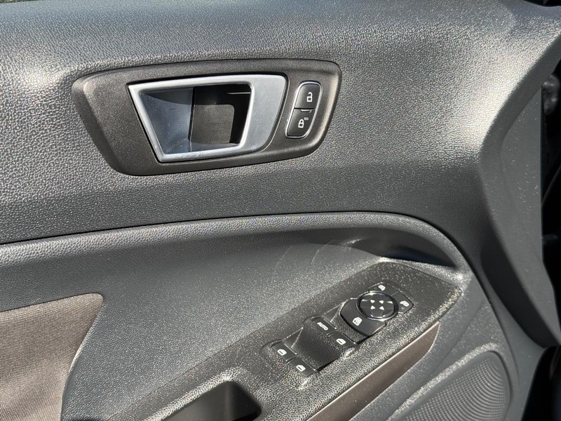 Ford EcoSport Vehicle Full-screen Gallery Image 14