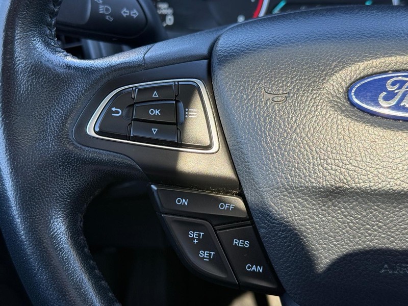 Ford EcoSport Vehicle Full-screen Gallery Image 15