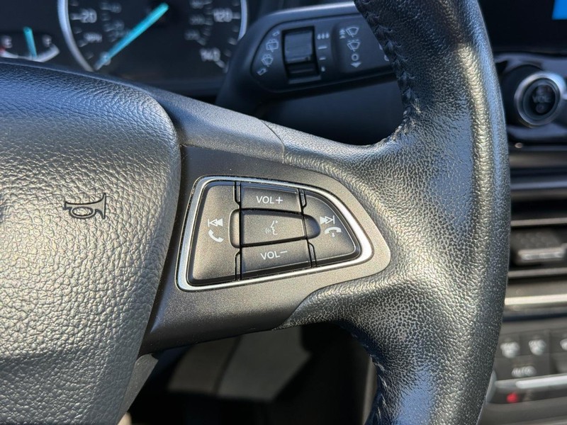 Ford EcoSport Vehicle Full-screen Gallery Image 16