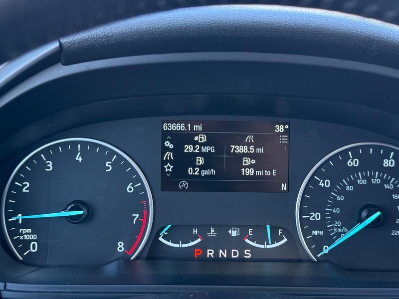 Ford EcoSport Vehicle Full-screen Gallery Image 17