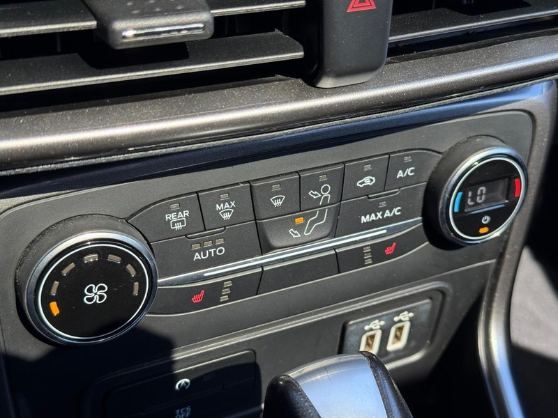 Ford EcoSport Vehicle Full-screen Gallery Image 20