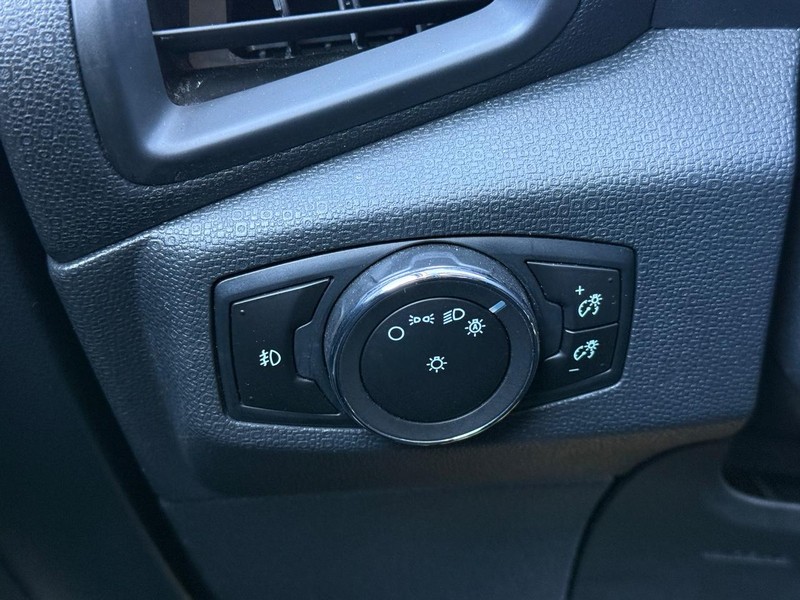 Ford EcoSport Vehicle Full-screen Gallery Image 22