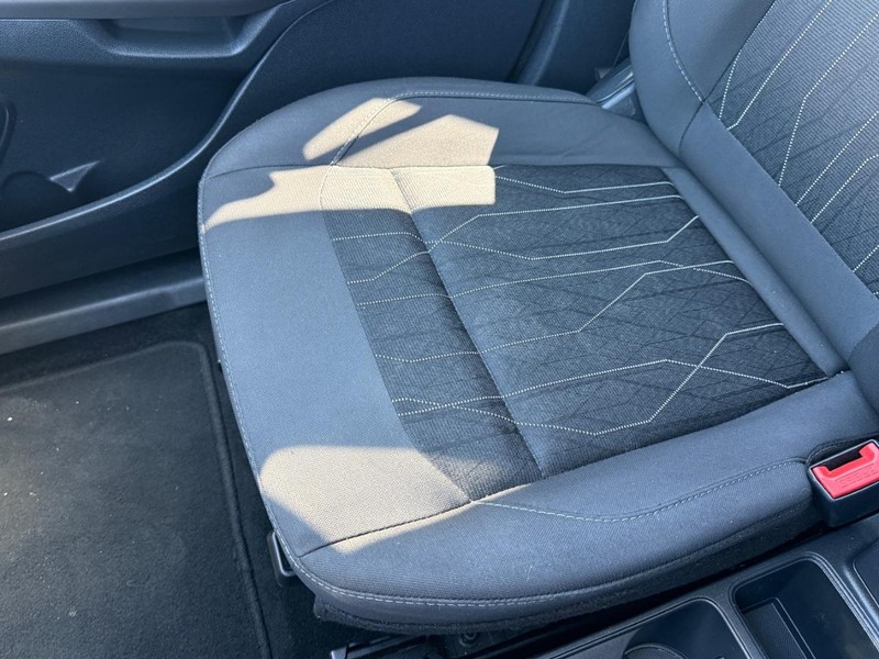 Ford EcoSport Vehicle Full-screen Gallery Image 23