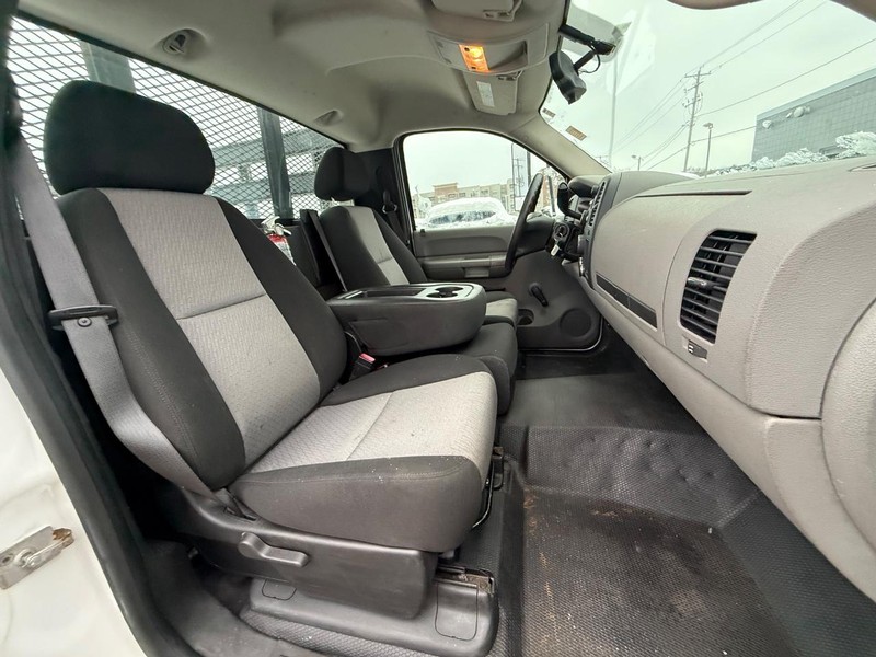 Chevrolet Silverado 3500HD Vehicle Full-screen Gallery Image 09