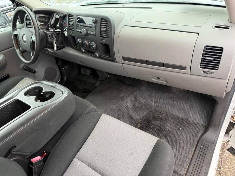 Chevrolet Silverado 3500HD Vehicle Full-screen Gallery Image 10