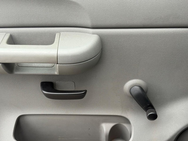 Chevrolet Silverado 3500HD Vehicle Full-screen Gallery Image 17